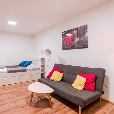 Central Studio Boulevard Budapest Bagian luar foto