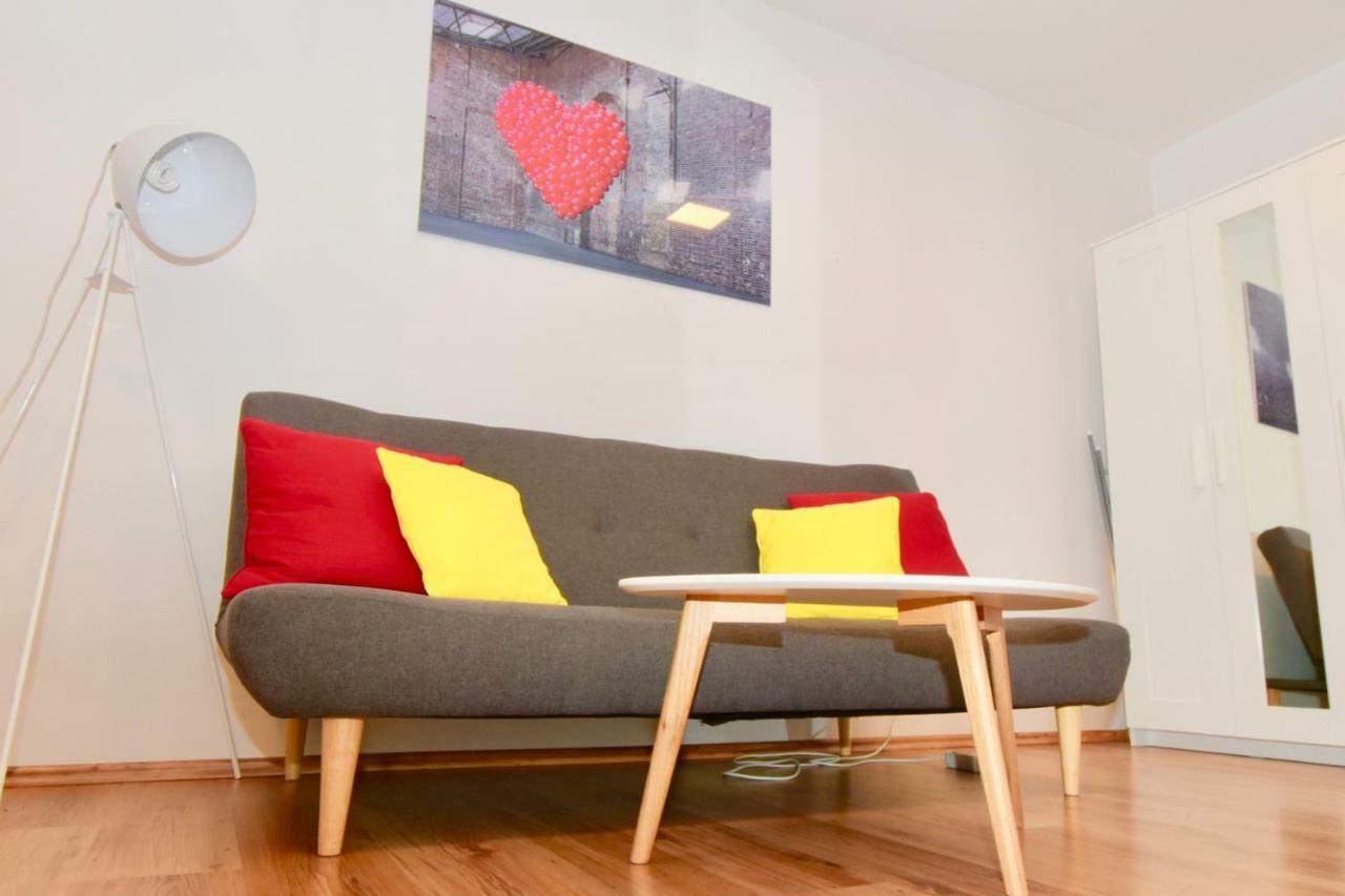 Central Studio Boulevard Budapest Bagian luar foto