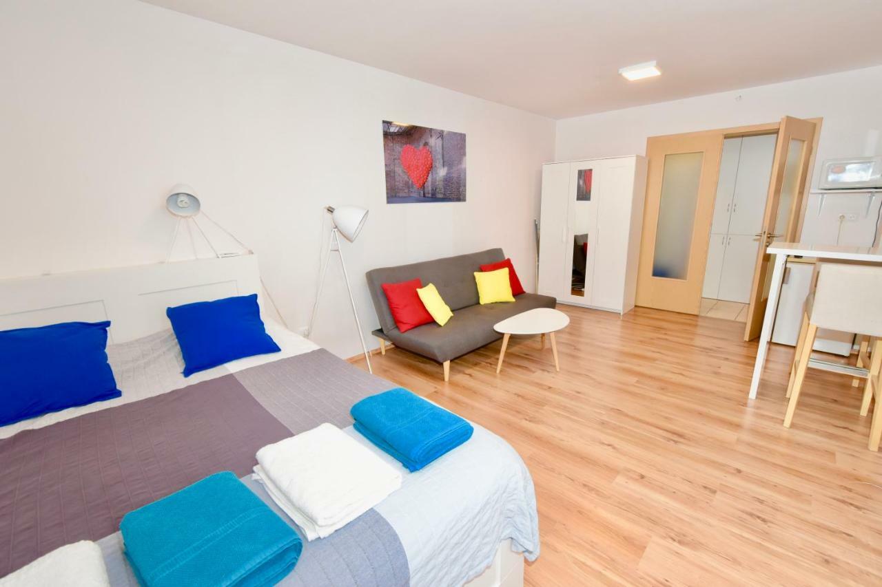 Central Studio Boulevard Budapest Bagian luar foto