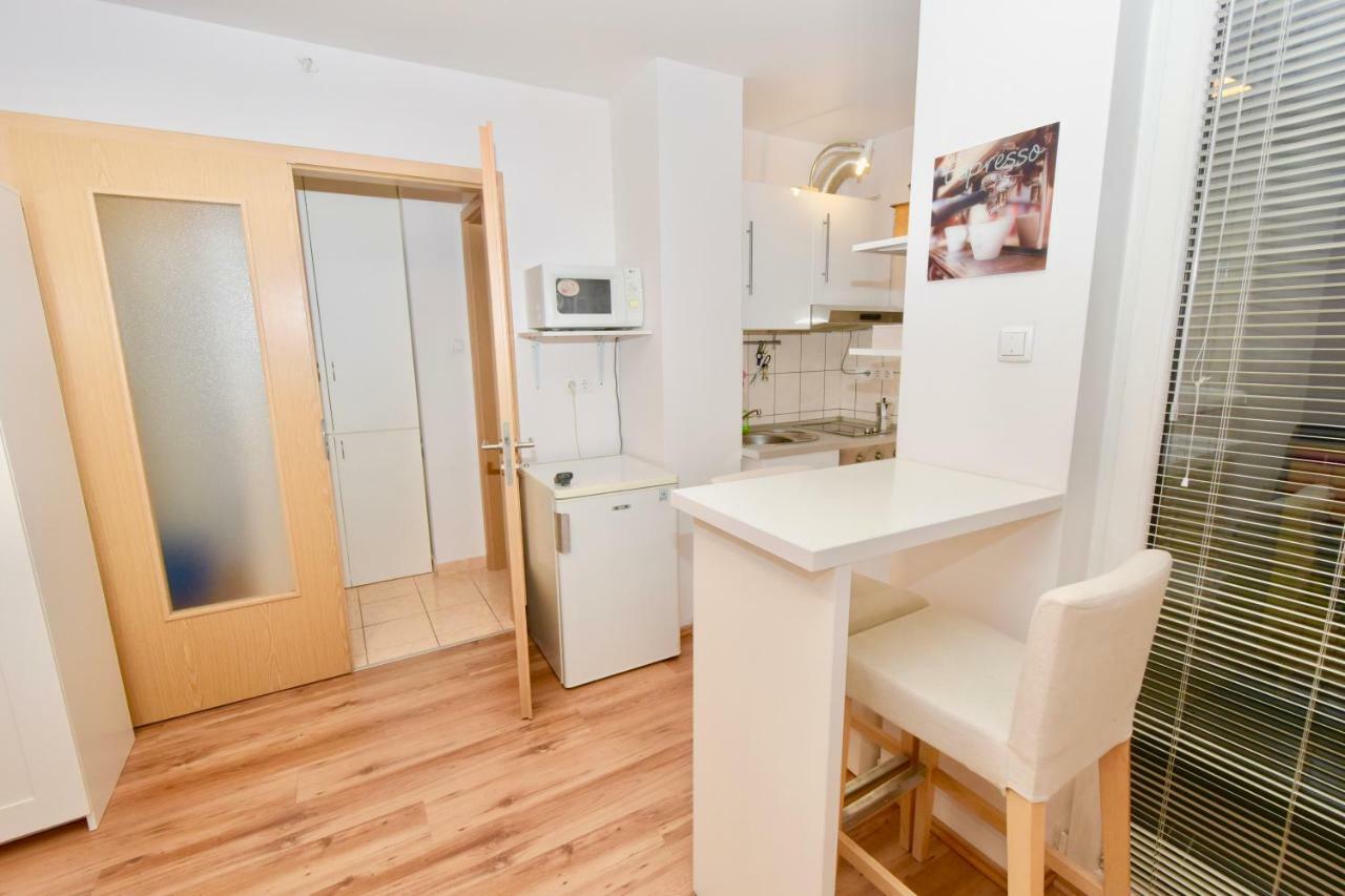 Central Studio Boulevard Budapest Bagian luar foto