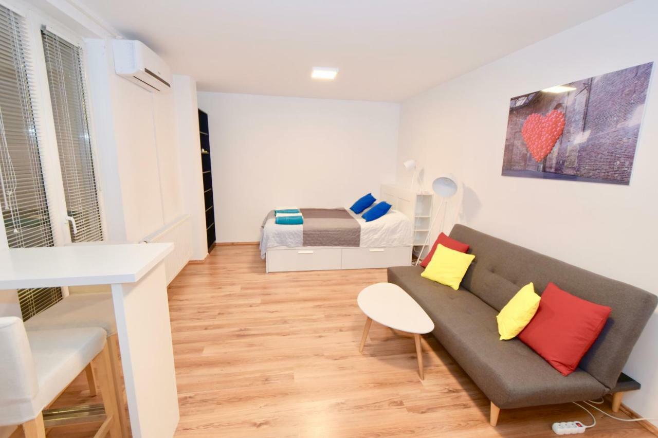 Central Studio Boulevard Budapest Bagian luar foto