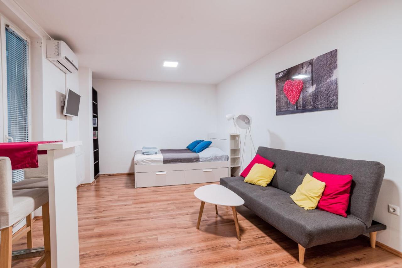 Central Studio Boulevard Budapest Bagian luar foto